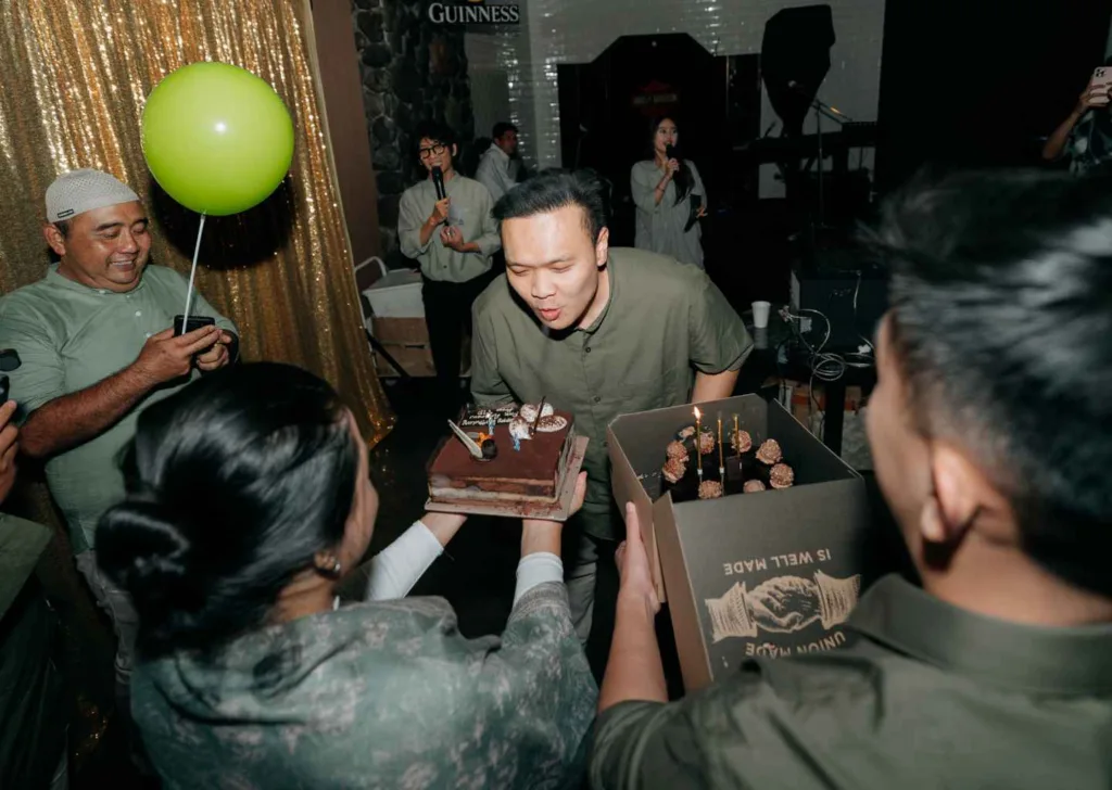 perayaan ulang tahun pak andrew