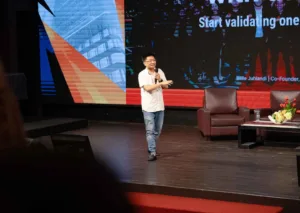 Billie Juhiandi mengisi acara di kampus Universitas Ciputra Surabaya