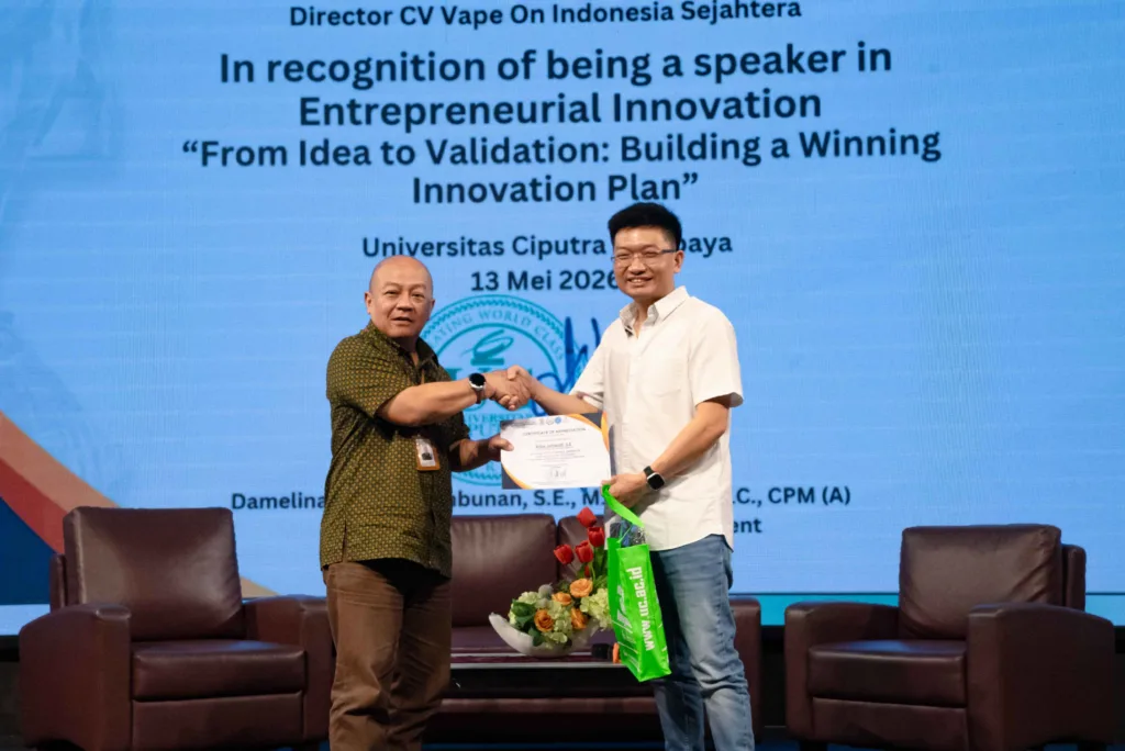 Penyerahan sertifikat acara sharing session